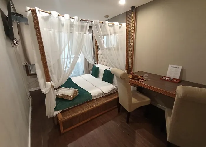 Hotel The Staycation - Serviced 3*