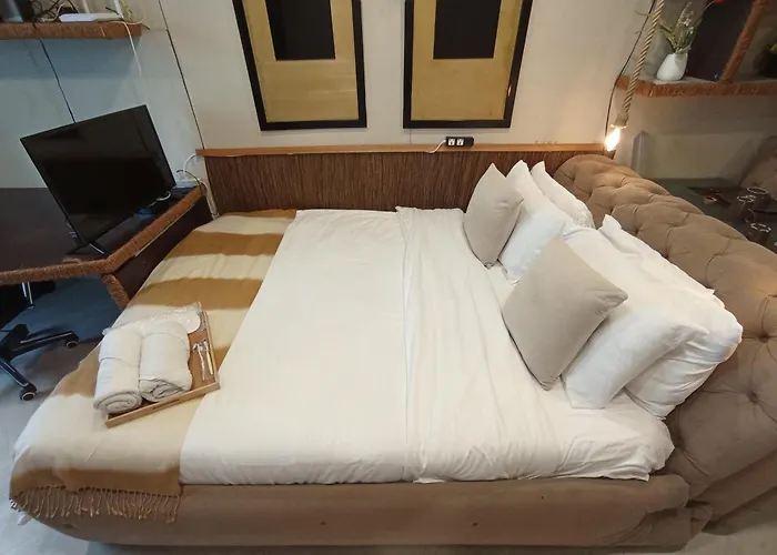 Hotel The Staycation - Serviced 3*